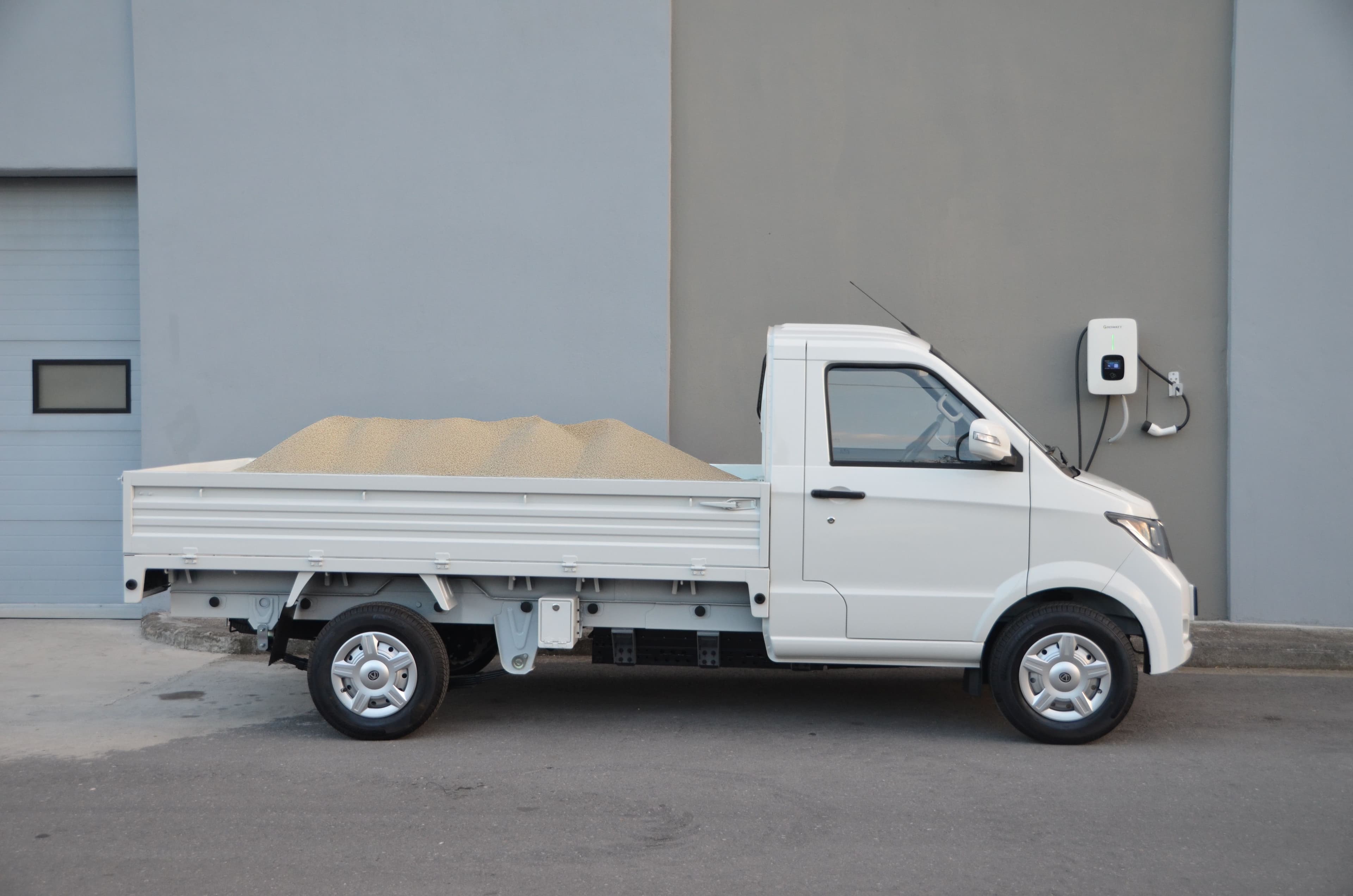 Wie wirkt sich die Beladung auf die Reichweite eines E-Transporters aus? – Antworten aus der Praxis mit ARI Motors