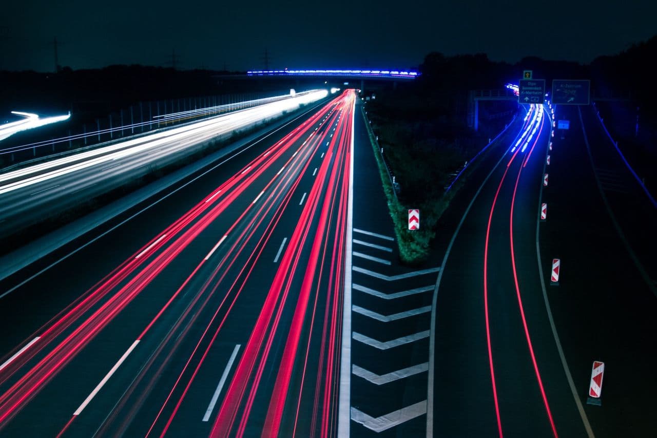 Czy mogę używać mojego pojazdu ARI Motors na autostradzie?