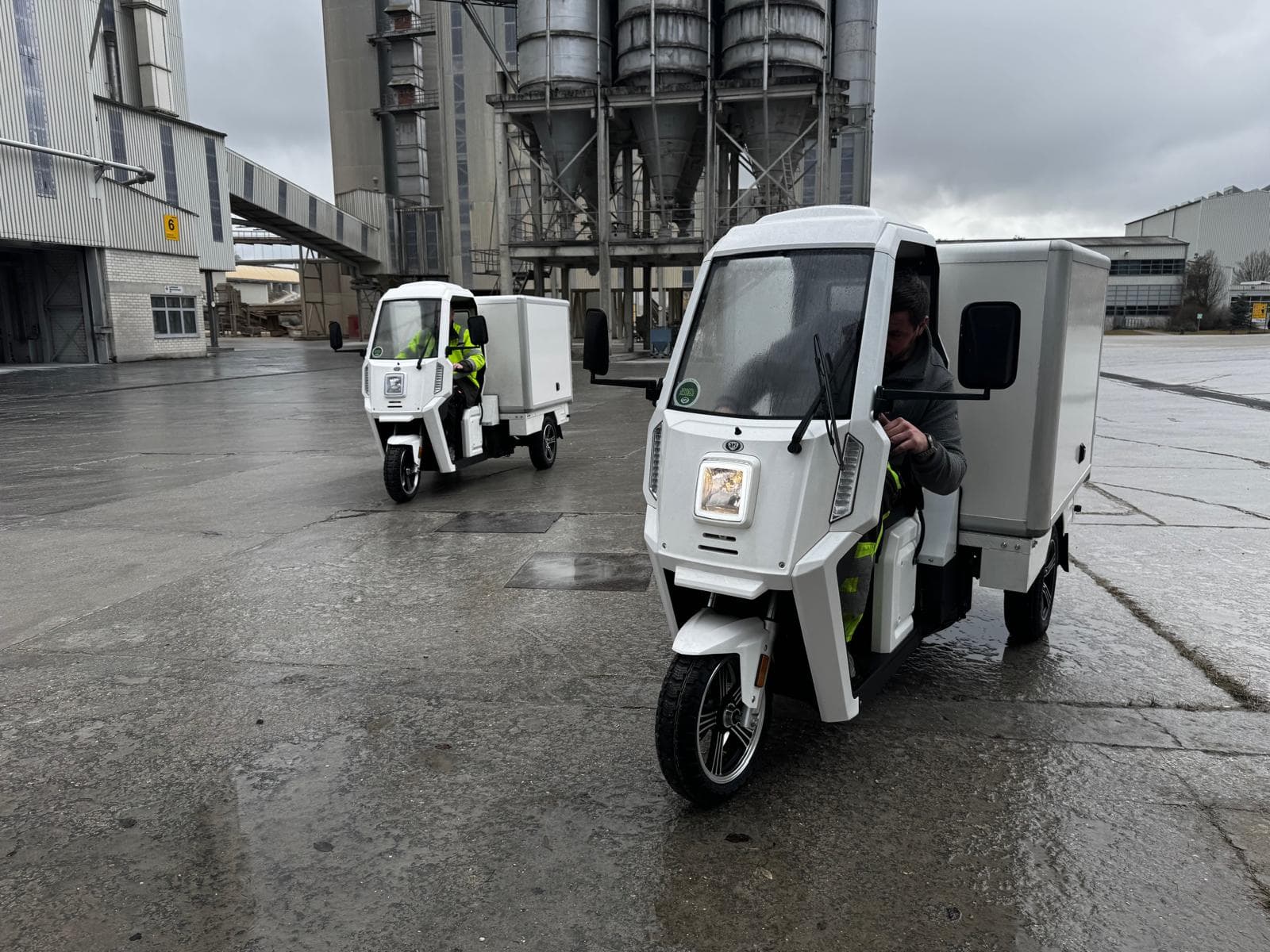 Zwei ARI 345 Lastentrikes im Einsatz bei der Märker Zement GmbH in 86655 Harburg