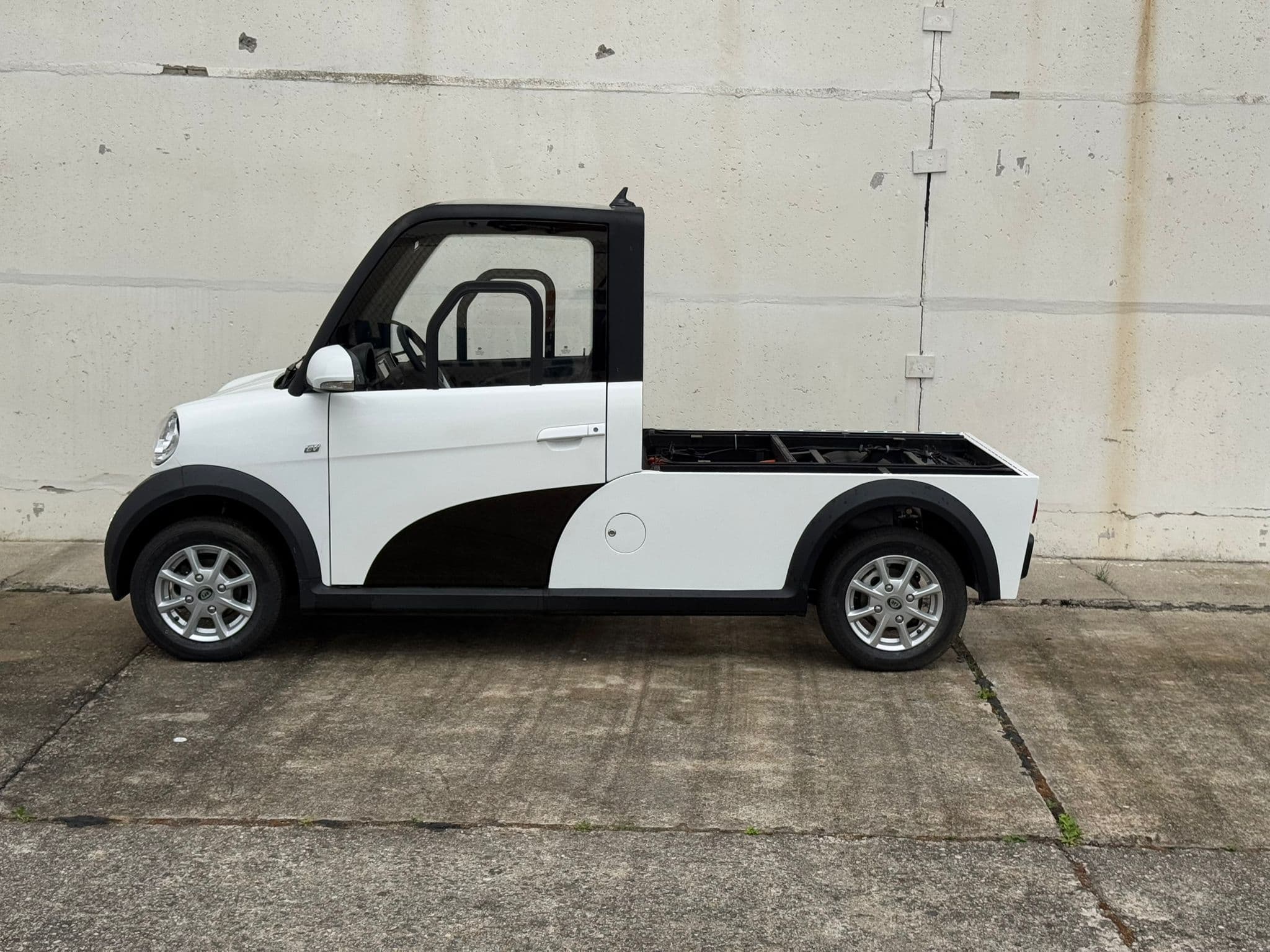 Flexibel & individuell: Elektrotransporter von ARI Motors jetzt als Plattform Fahrzeuge erhältlich