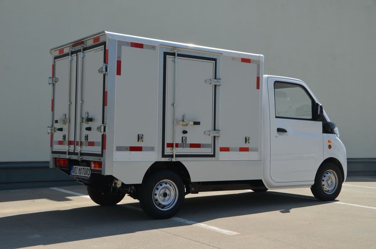 Was passt in den Kofferraum des ARI 458 Pro Elektrotransporters?