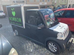 ARI 458 con caja de carga como vehículo de reparto para cafeterías