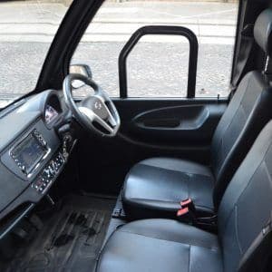 ¿Está disponible el ARI 458 con el volante a la derecha?